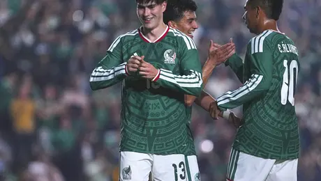 ¡El primero de muchos! Hormiga Gónzalez marca su primer gol con la Selección Mexicana