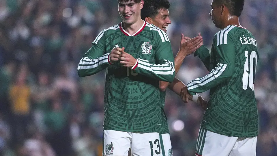 ¡El primero de muchos! Hormiga Gónzalez marca su primer gol con la Selección Mexicana