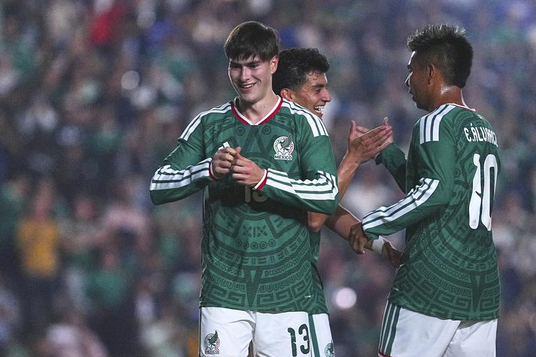 Armando 'Hormiga' González celebra su primer gol con el Tri | IMAGO7