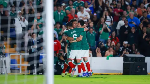 México vence 4-0 a Islandia | IMAGO7