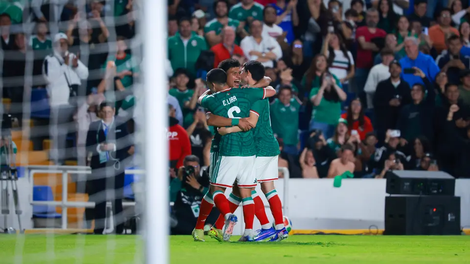 México vence 4-0 a Islandia | IMAGO7