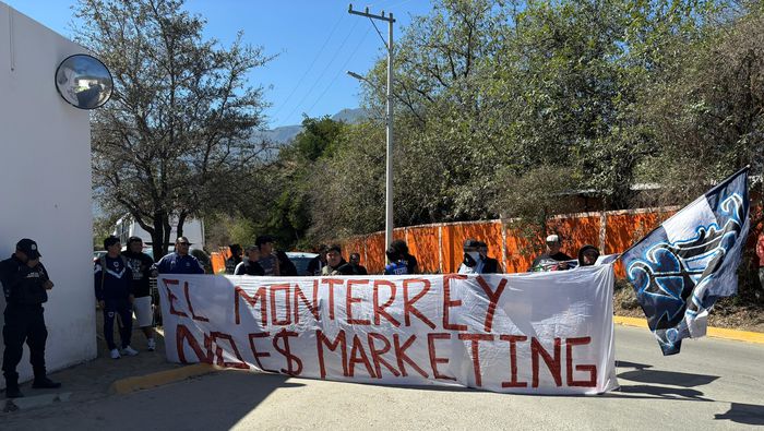 Afición de Rayados cuestionó a la directiva del equipo por su mala proyección | CAPTURA