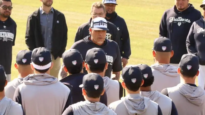 Sultanes de Monterrey con Henry Blanco | @SultanesOficial