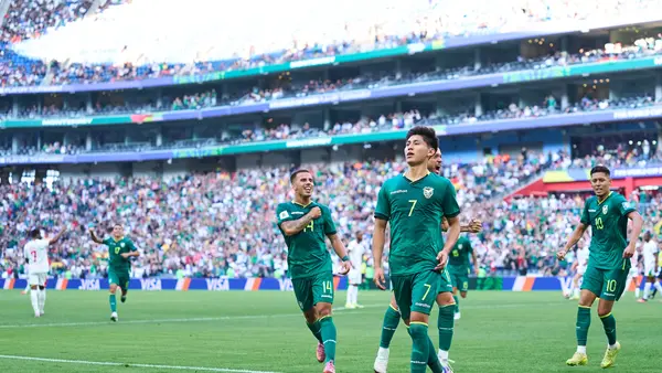 Bolivia remonta ante Surinam y enfrentará a Irak por un boleto para el Mundial 2026
