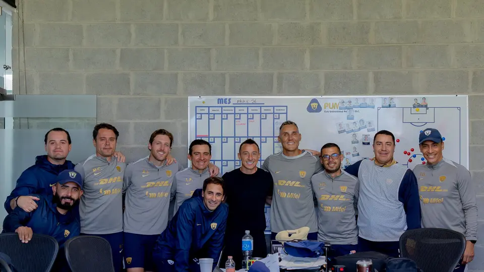 Andrés Guardado vistió Cantera par convivir con los jugadores de Pumas | X @PumasMX