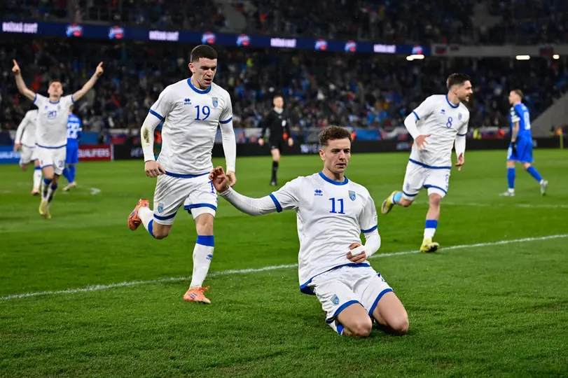 Fisnik Asllani de Kosovo, empató el partido de repechaje de la UEFA | AP