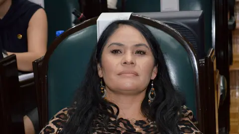 La diputada de Morena, Graciela Argueta Bello, fue presentada ante el Ministerio Público tras intervenir en la detención de dos presuntos extorsionadores en el Estado de México./ x