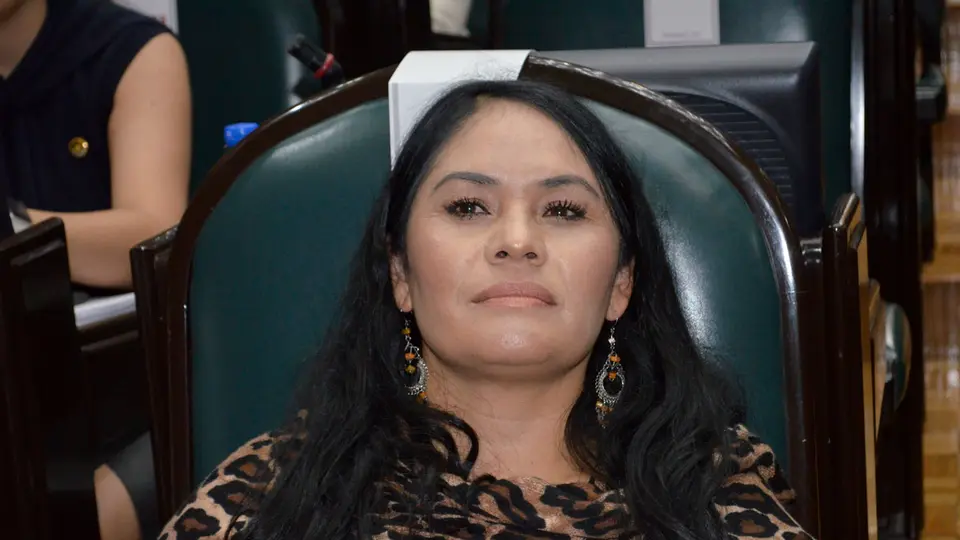 La diputada de Morena, Graciela Argueta Bello, fue presentada ante el Ministerio Público tras intervenir en la detención de dos presuntos extorsionadores en el Estado de México./ x