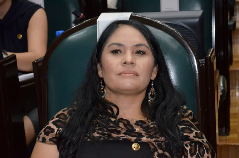 La diputada de Morena, Graciela Argueta Bello, fue presentada ante el Ministerio Público tras intervenir en la detención de dos presuntos extorsionadores en el Estado de México./ x