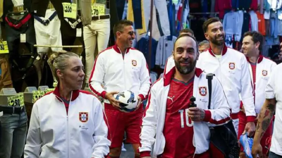 Rui Patricio, Ditesef Fernandes, Madjer, Nuno Gomes, Helder Postiga, Ricardinho y Fernando Meira EN mercado de Tepito | IG:@portugal.legends