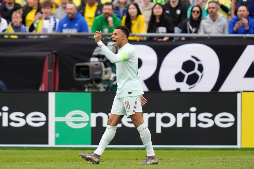 Mbappé festeja con Francia | AP