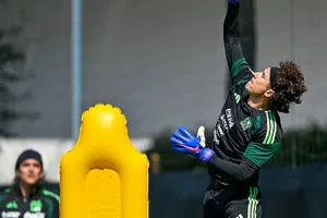 Javier Aguirre justifica convocatoria de Guillermo Ochoa: "es un referente del futbol mexicano"