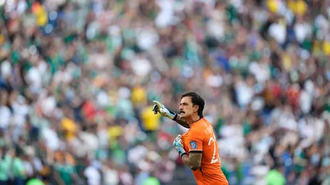 El portero de Bolivia, Guillermo Viscarra, celebra en el partido contra Surinam | AP