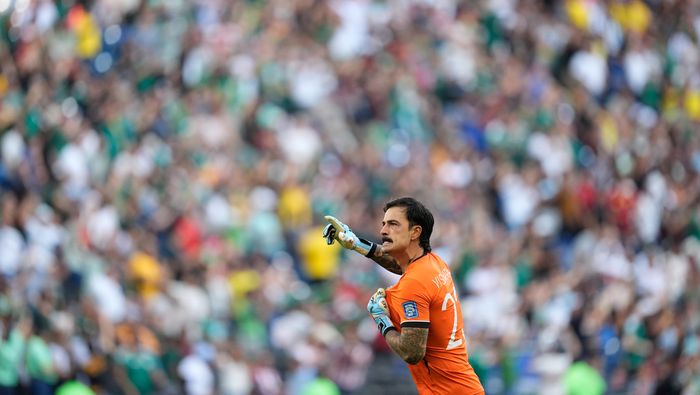 El portero de Bolivia, Guillermo Viscarra, celebra en el partido contra Surinam | AP