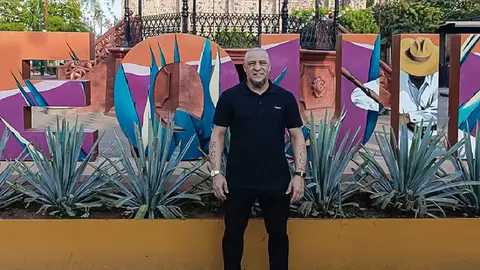 Roberto Carlos visitó Jalisco para recorrer Puerto Vallarta y Tequila previo al Mundial