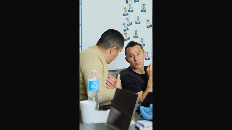 Andrés Guardado Visita A Efraín Juárez Y Pumas En Cantera