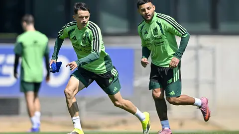 Álvaro Fidalgo y su primer entrenamiento con la Selección Mexicana, junto a Alexis Vega | IMAGO7