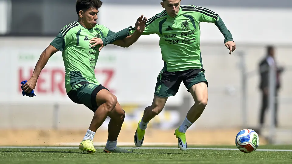 Álvaro Fidalgo y su primer entrenamiento con la Selección Mexicana, junto a Jesús Gallardo | IMAGO7