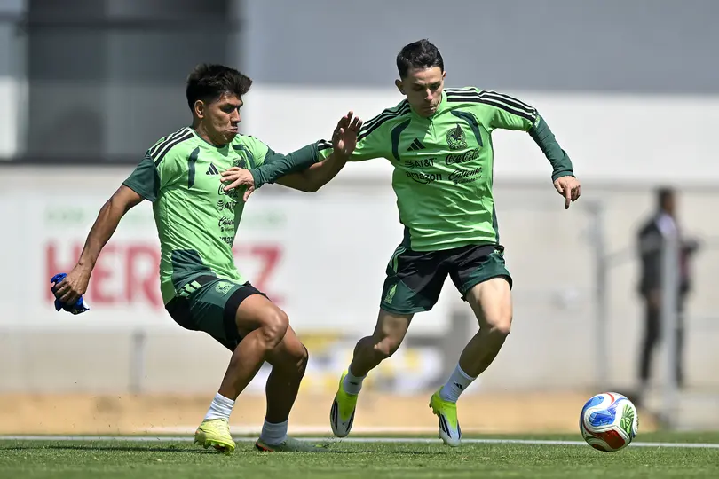 Álvaro Fidalgo y su primer entrenamiento con la Selección Mexicana, junto a Jesús Gallardo | IMAGO7