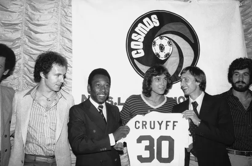 Pelé y Johan Cruyff en la llegada del neerlandés al Cosmos | AP
