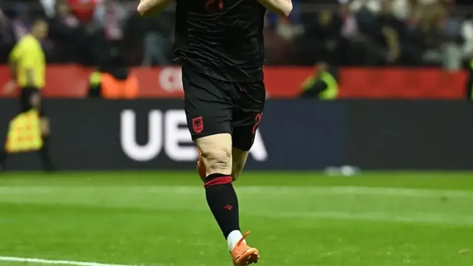 Arber Hoxha celebrando su gol ante Polonia l Foto de @FSHForg