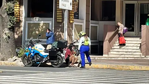 Vecinos dieron aviso a las autoridades de que el hombre en situación de calle estaba herido / Redes Sociales