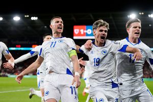 Jugadores de Bosnia y Herzegovina en celebración ante Gales en el Repechaje de la UEFA | AP