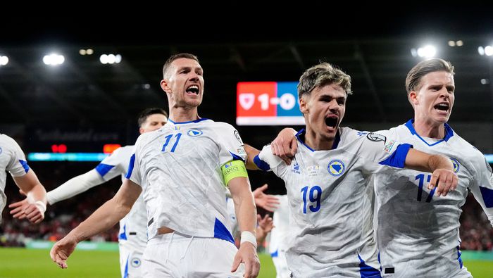 Jugadores de Bosnia y Herzegovina en celebración ante Gales en el Repechaje de la UEFA | AP