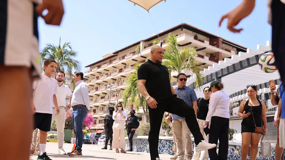 Roberto Carlos estuvo en el estado mundialista | Coordinación General de Crecimiento y Desarrollo