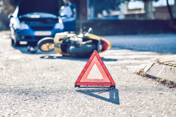 Delincuentes provocan o simulan accidentes con motos para extorsionar a automovilistas en la capital./ Pixabay