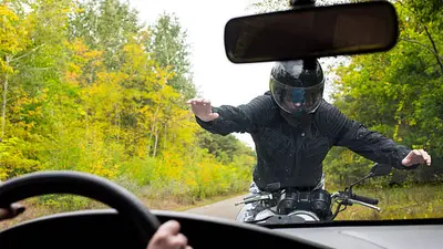 Nuevo fraude de montachoques en CDMX: usan motos para provocar choques y extorsionar