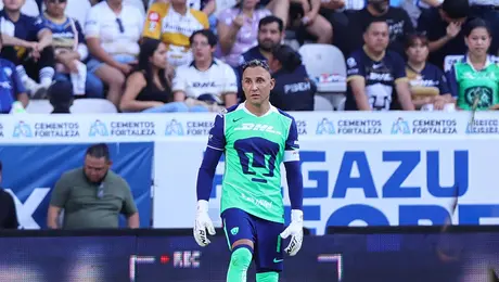 ¡Un crack! Keylor Navas regala agua a un aficionado en el Pachuca vs Pumas