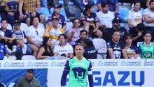 ¡Un crack! Keylor Navas regala agua a un aficionado en el Pachuca vs Pumas