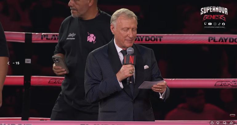 Jimmy Lennon Jr. presentando a las peleadoras | Captura de pantalla