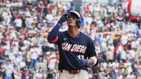 Como en casa: Padres saltan al juego ante Arizona con playera conmemorativa de México