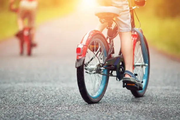 Los menores podrán participar en bicicleta, triciclo, patines o patineta, siempre acompañados de un adulto./ Pixabay