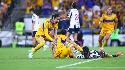 Jugadoras de Tigres celebran ante Rayadas de Monterrey en el Clausura 2026 de la Liga MX Femenil | IMAGO 7