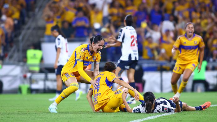 Jugadoras de Tigres celebran ante Rayadas de Monterrey en el Clausura 2026 de la Liga MX Femenil | IMAGO 7