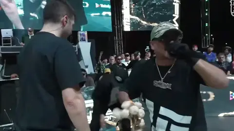 Chuty no pudo contra Aczino, su rival de varios años dentro del freestyle / FB: @urbanroosters