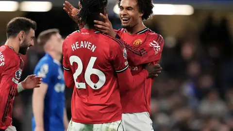 Jugadores de Manchester United en celebración en la Premier League | AP