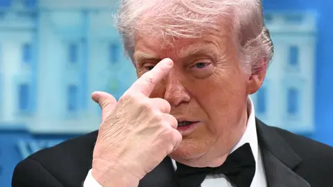 El presidente Donald Trump fue evacuado del evento tras la activación de protocolos de seguridad./ AFP