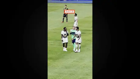 Antuna explota contra Nathan Silva tras reclamo al árbitro en duelo ante Pachuca