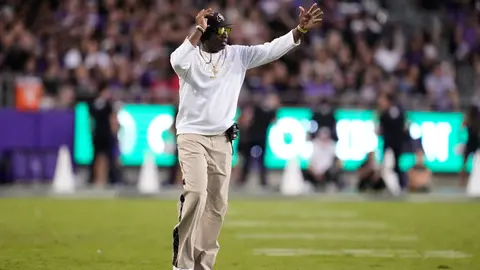 Deion Sanders, entrenador en jefe de Colorado Buffaloes | AP