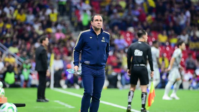 André Jardine durante el partido de América contra Atlas | IMAGO 7
