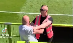 Forcejeo entre fan y seguridad l CAPTURA