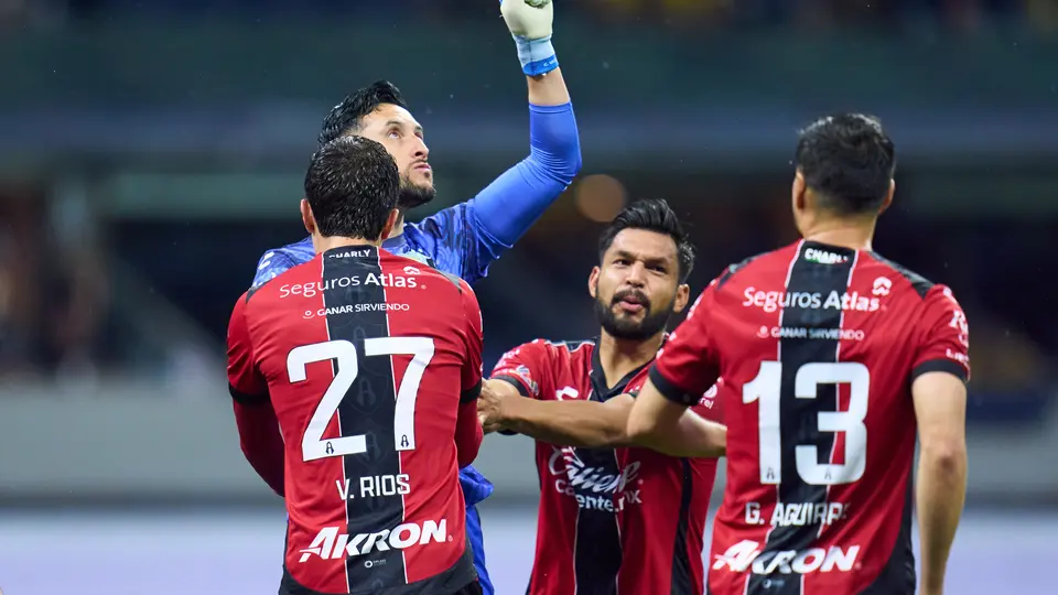 Camilo Vargas celebra tras detener un penalti ante América | MEXSPORT