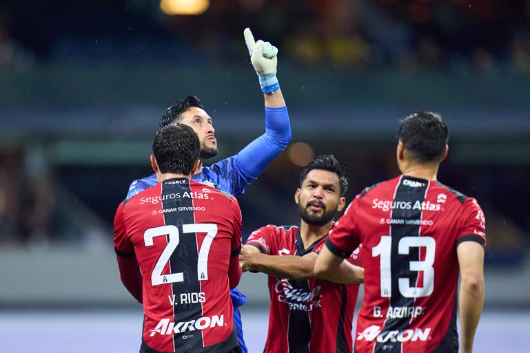 Camilo Vargas celebra tras detener un penalti ante América | MEXSPORT