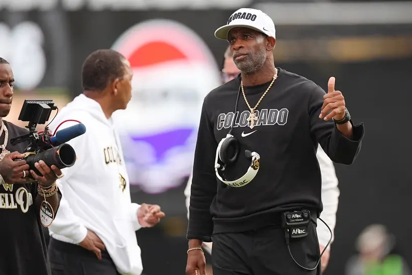 Deion Sanders, entrenador en jefe de Colorado Buffaloes | AP