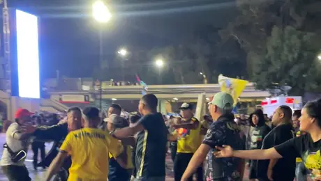 ¡Lamentable! Aficionados de América pelean entre ellos después de la derrota ante Atlas
