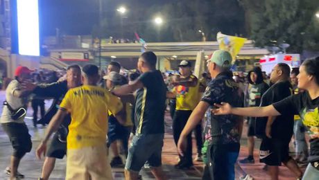 ¡Lamentable! Aficionados de América pelean entre ellos después de la derrota ante Atlas